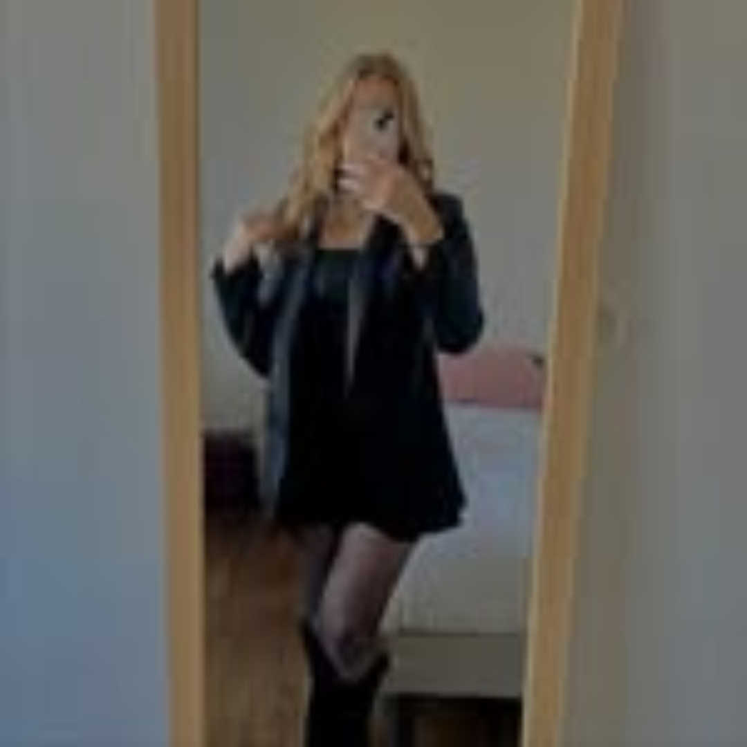 <em><strong>Marina G.</strong></em>